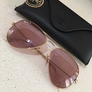 Ray Ban’s pink aviator glasses